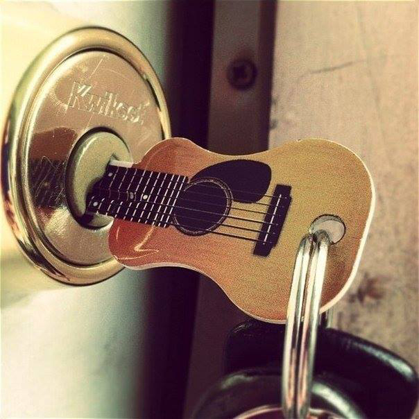 гитара-ключ-для-двери